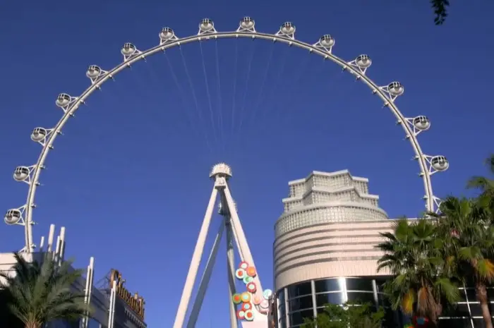 High Roller observation wheel during daylight